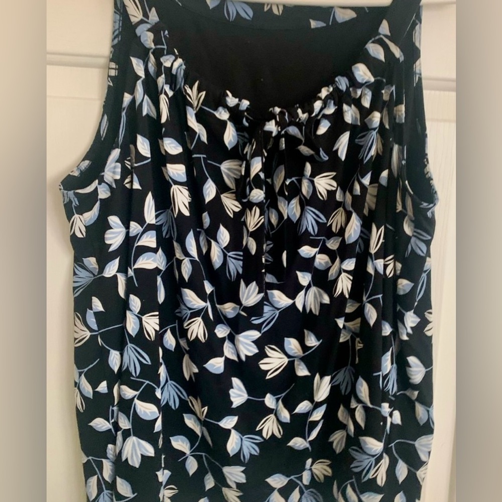 * Like New J. Jill Navy Blue Floral Vine Design Large Petite, can fit Large Reg